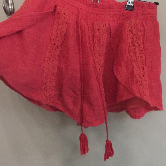 American Eagle Tassle Coral Summer Shorts - Picture 3 of 4